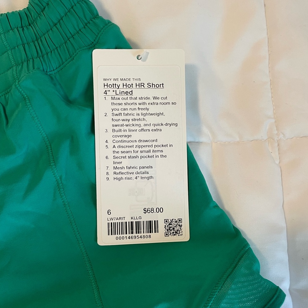 Lululemon Hotty Hot 4” shorts